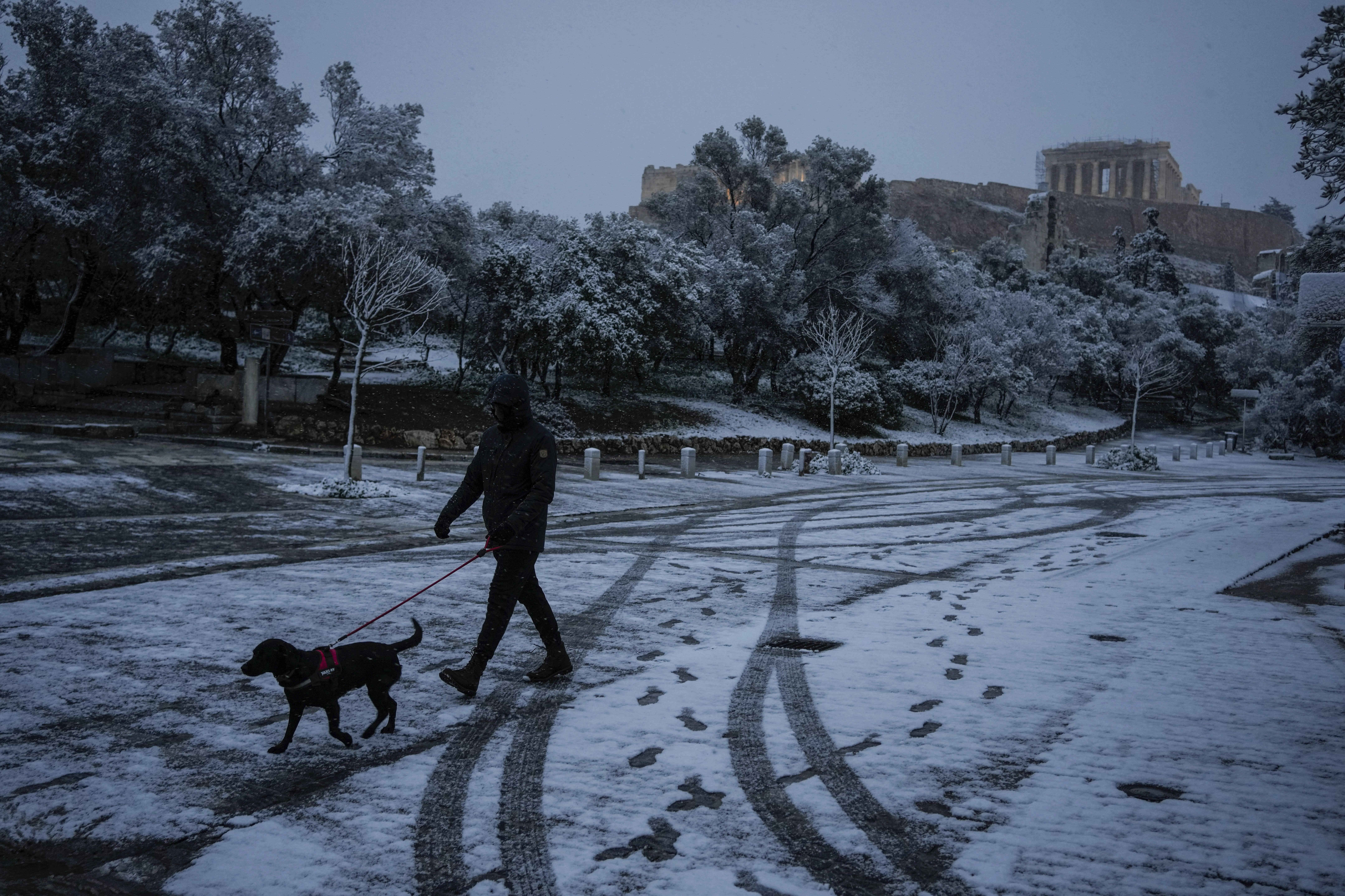 cold-front-brings-snow-to-athens1
