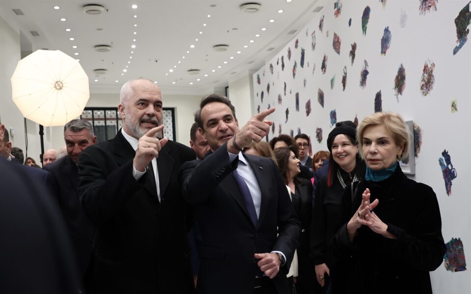 Albanian PM presents his ‘Improvisations’