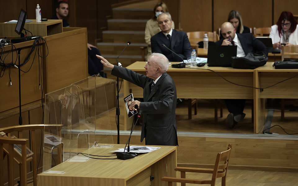 GD lawyer booted from Athens Bar Association over Nazi salute