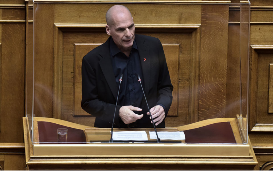 Lawmaker Varoufakis attacked in Exarchia, has nose broken