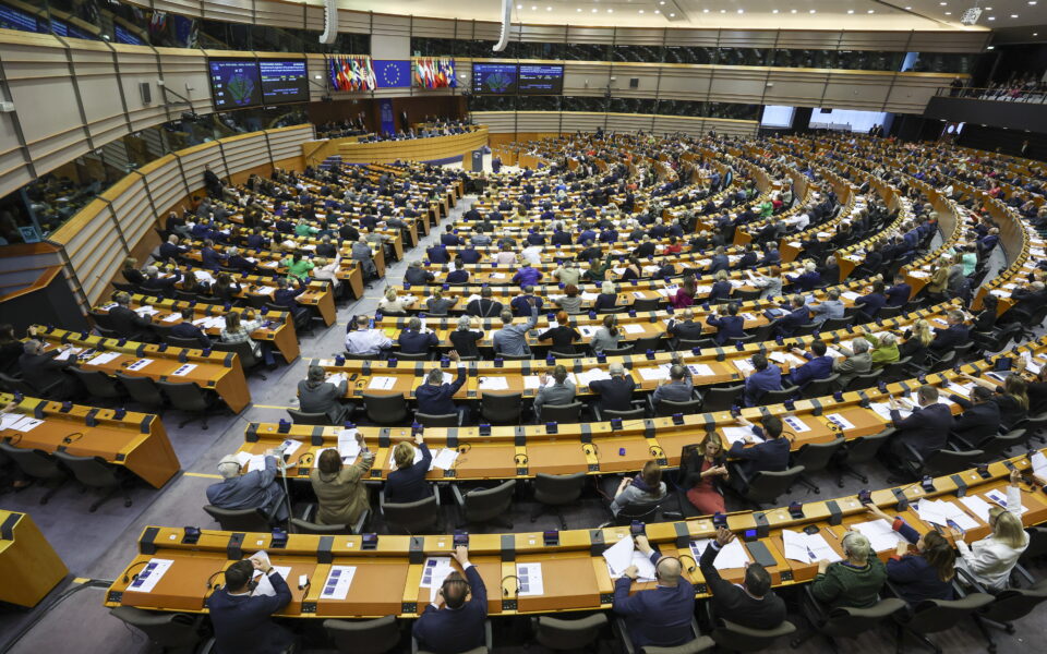 MEPs voice concern about the rule of law in Greece