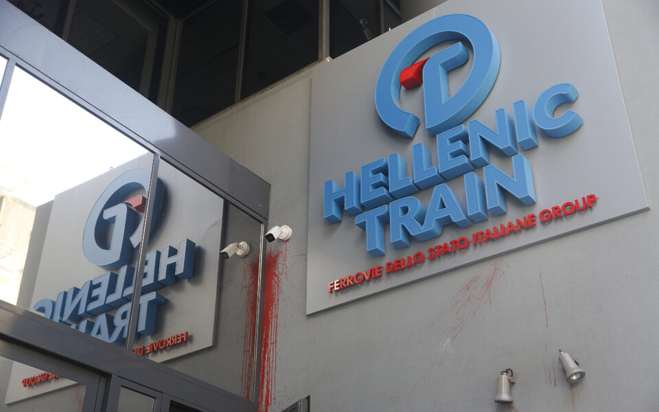 Hellenic Train to pay families of rail crash victims, injured passengers