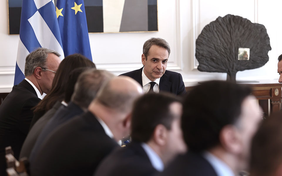 Greek PM calls Cabinet meeting for Thursday