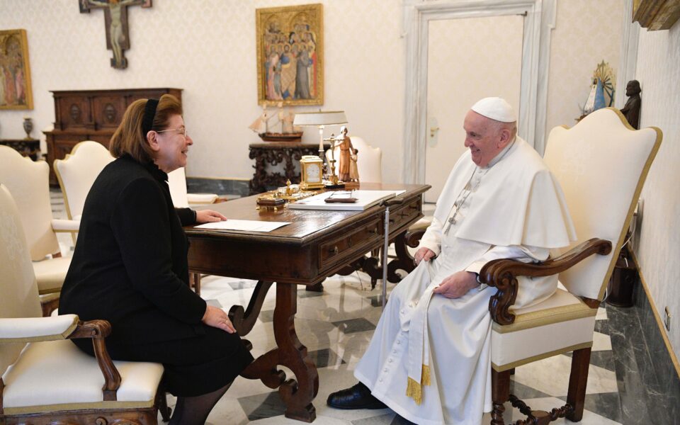 Pope Francis meets culture minister after return of Parthenon fragments