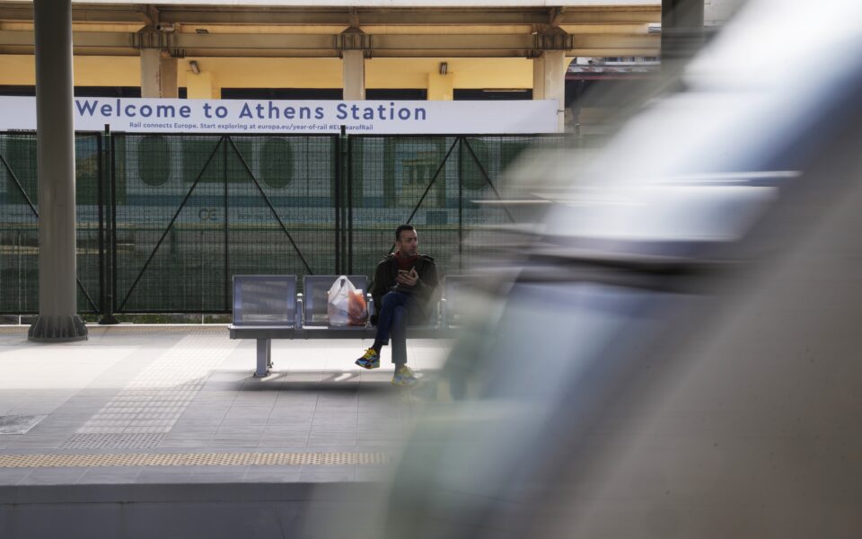 Greece restarts suspended train services after deadly crash