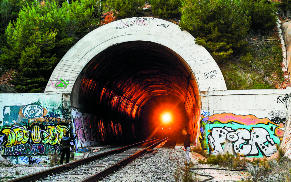 Tunnels without fire safety equipment