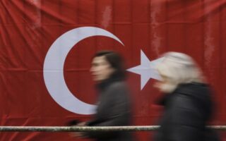 Los ciudadanos turcos en el extranjero comienzan a votar en las elecciones nacionales