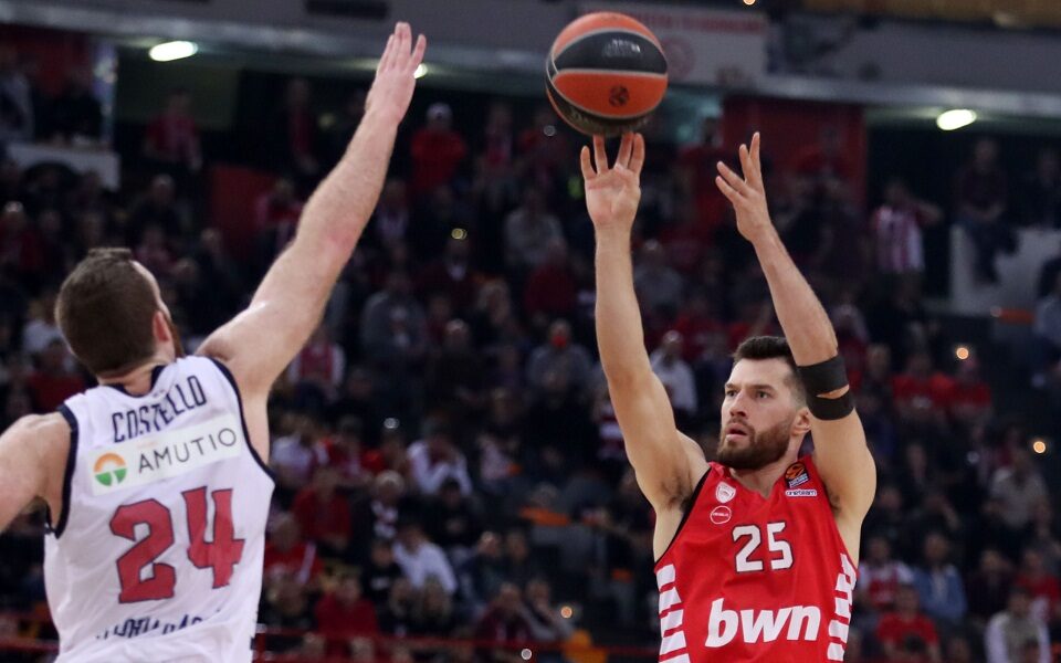 Reds beat Baskonia and finish top of the Euroleague table
