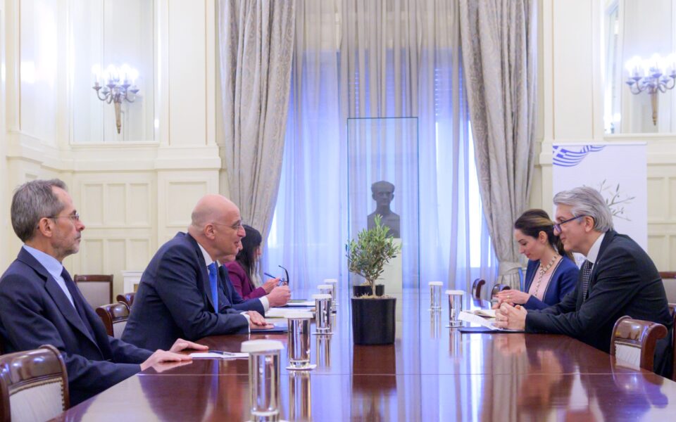 FM meets with new Turkish ambassador to Greece