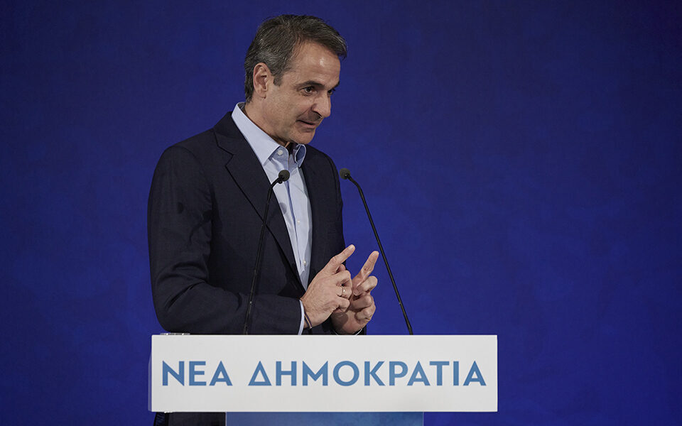Mitsotakis attends signing of road agreement in Messinia