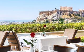 Hotel stays by foreigners in Greece increased almost 90% last year