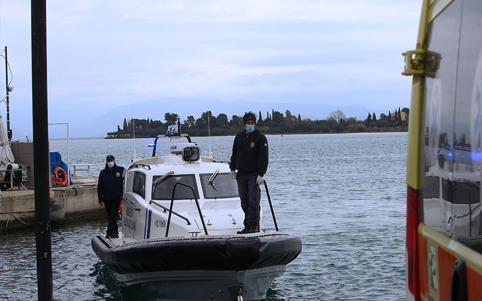 Coast Guard locates 51 undocumented migrants on Mykonos, three traffickers arrested