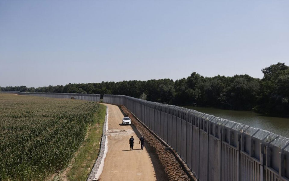 Vote paves way for EU funding of border fence