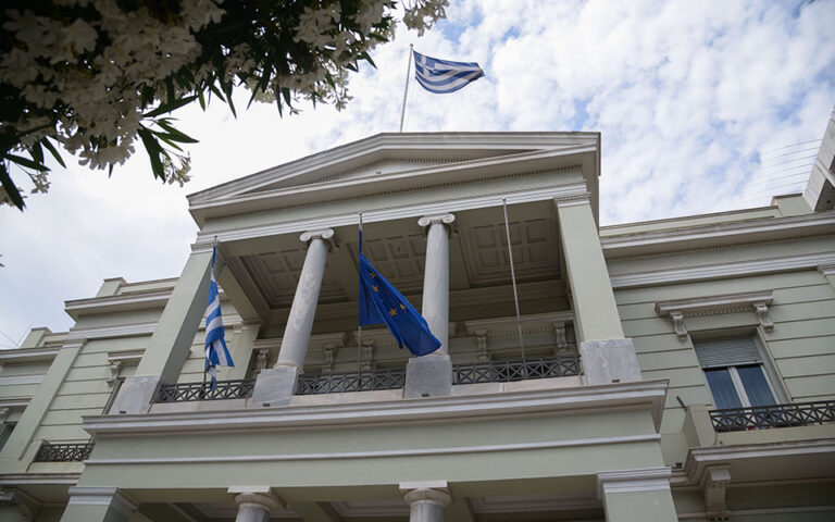 Yunanistan, Türkiye'yi çevreyi “siyasallaştırmakla” suçluyor ve egemenlik haklarını koruma konusundaki kararlılığını teyit ediyor