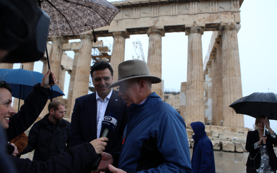 Australia’s Hurley given tour of Acropolis