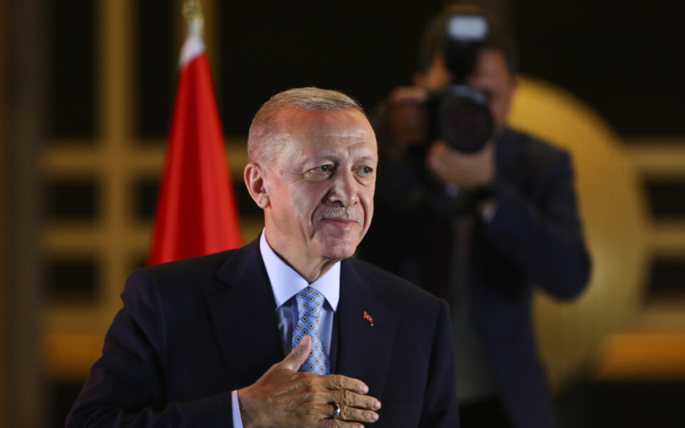 Erdogan criticizes Greece’s armaments program, plans to raise concerns with Athens