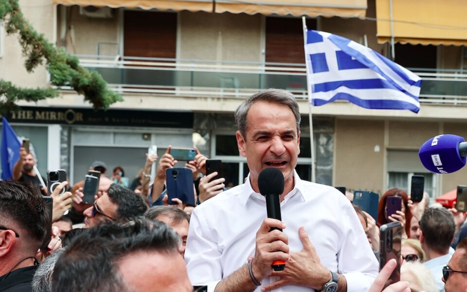 Greek PM sends Albania new stern message