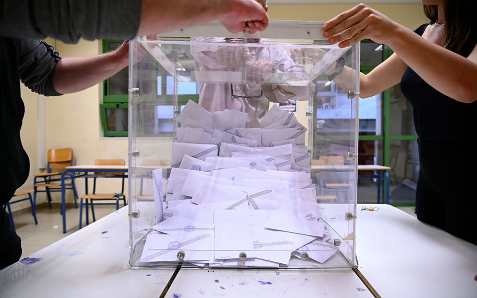Greek diaspora requests postal vote for national elections