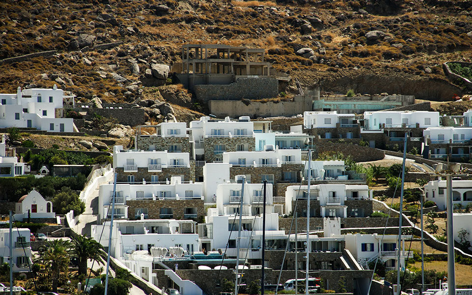 Hotelier arrested on Mykonos for illegal construction