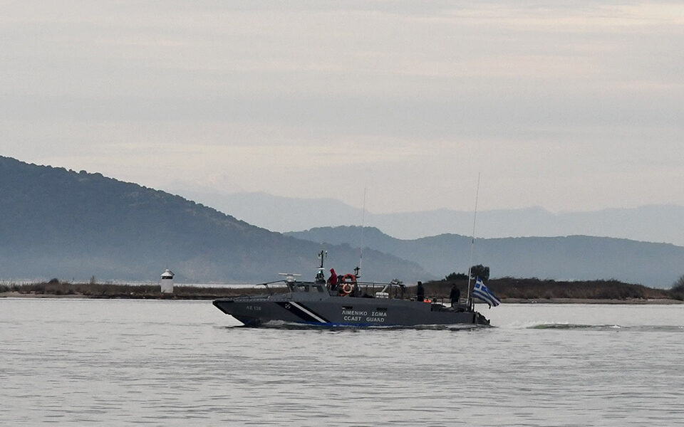 Mykonos: Divers recover five bodies from sunken migrant vessel