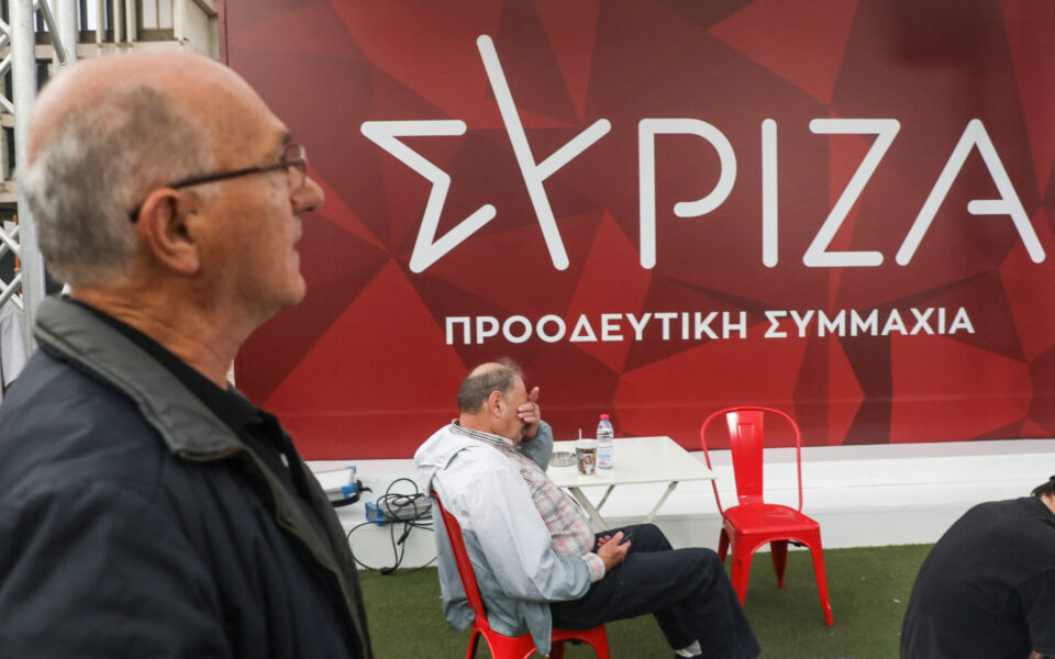 Top SYRIZA officials turn on each other