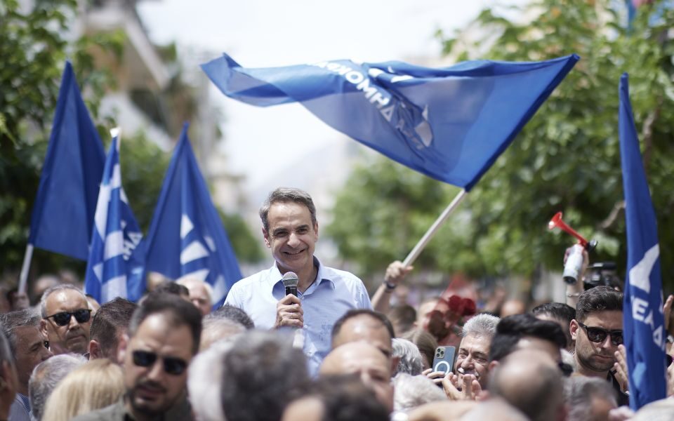 Mitsotakis tests positive for Covid-19