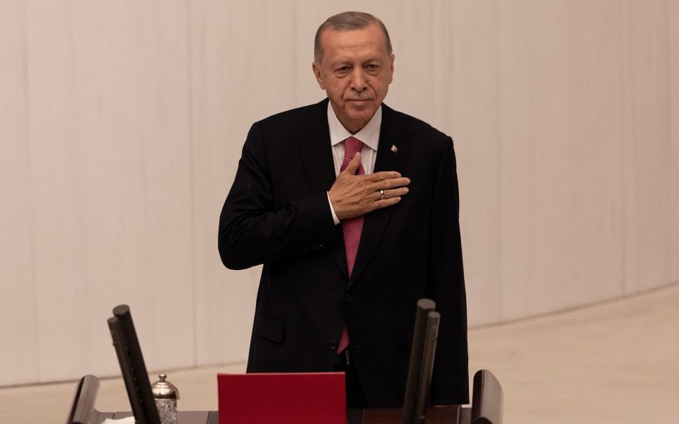 Erdogan urges unity as he begins new presidential term