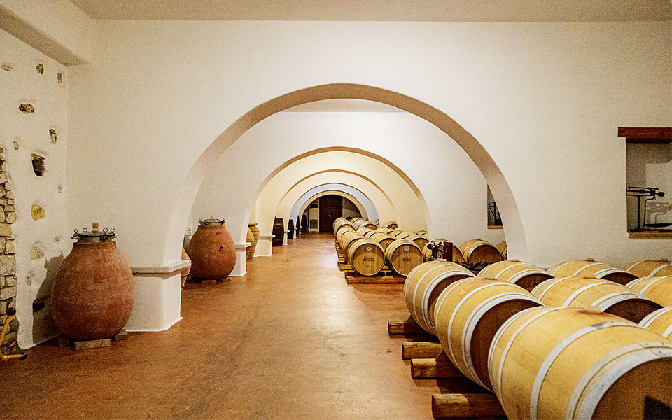 6-must-visit-wineries-on-cycladic-paros1