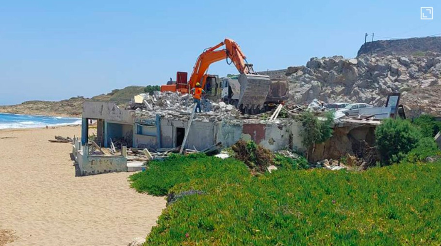 Cretan beaches swarming with illegal structures