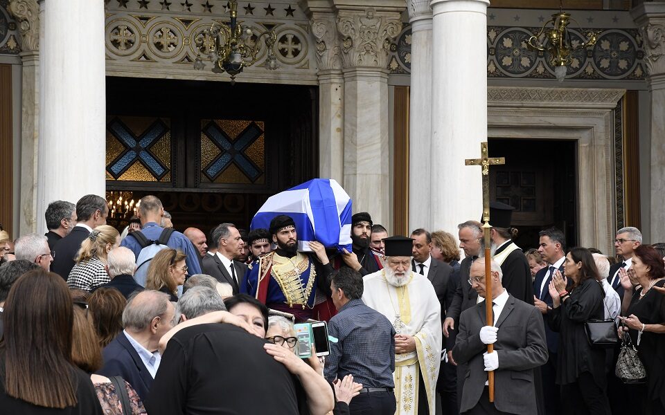 Legendary composer Yiannis Markopoulos laid to rest