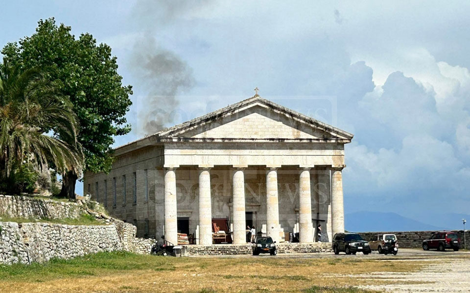 Fire breaks out in Corfu monument