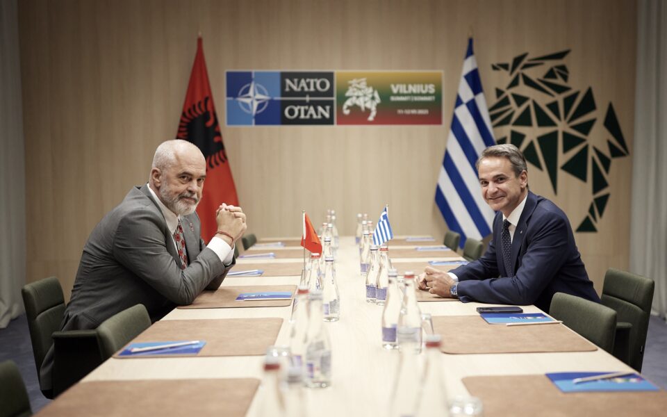 Greece sets up first barrier to Albania