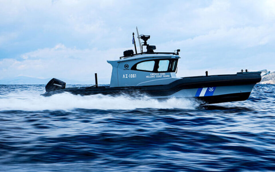 Rhodes: Coast guard pursues migrant sailboat, arrests captain