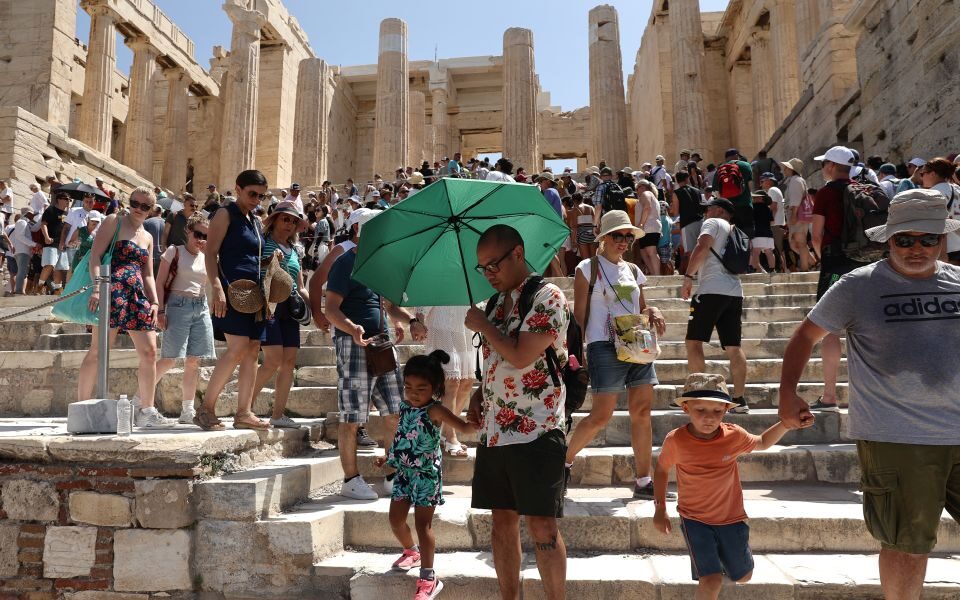 Archaeological guards to hold work stoppages due to heatwave