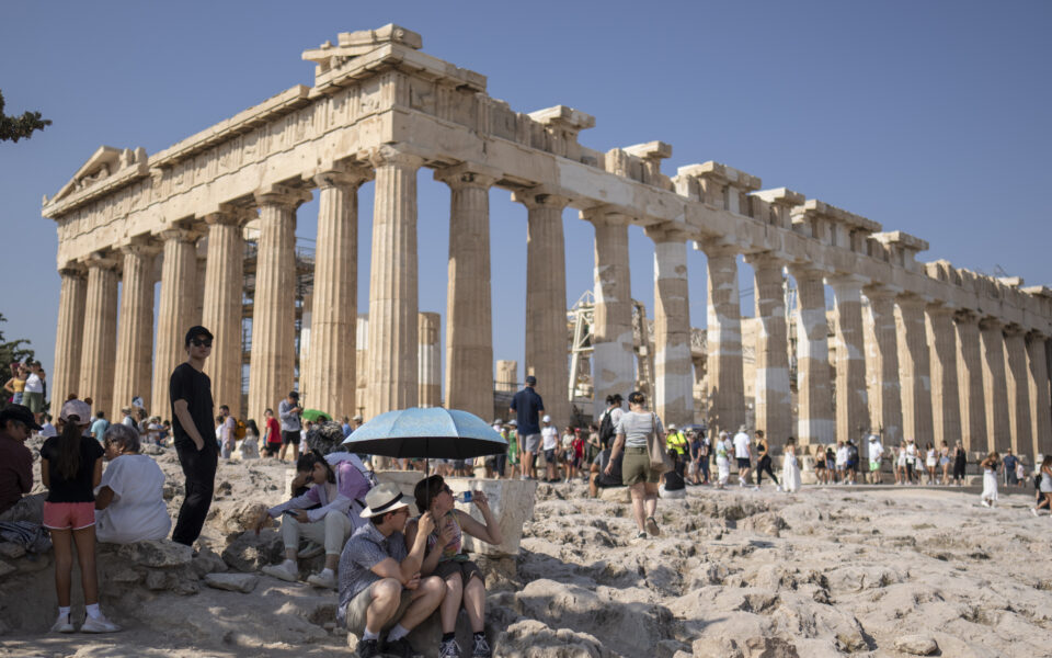 Acropolis to close in the afternoon due to heat wave