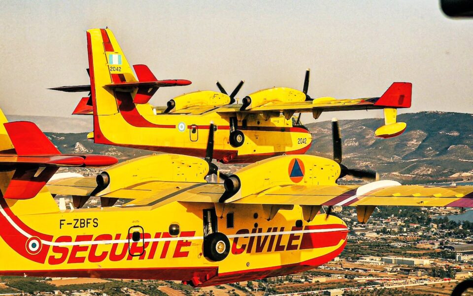 European Commission mobilizes nine firefighting planes for Greece