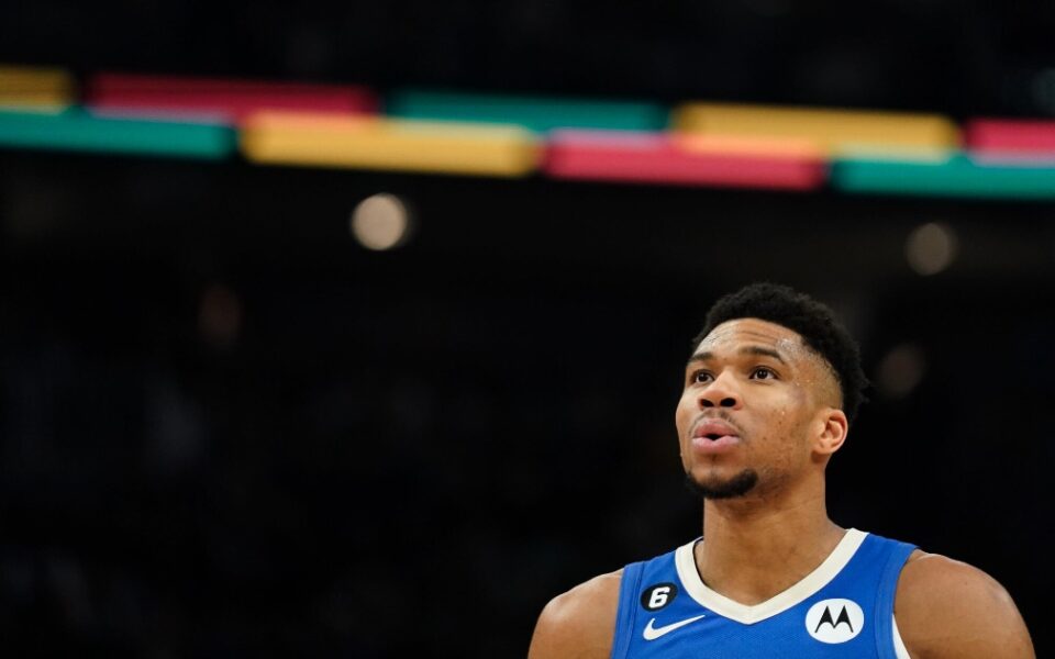 Giannis Antetokounmpo (knee) iffy for World Cup, report says