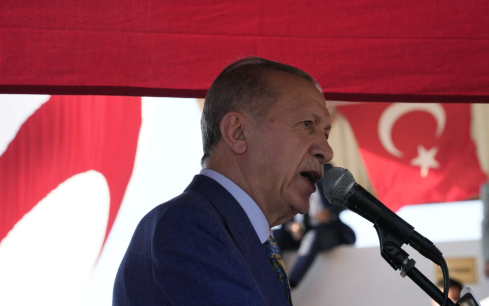 Erdogan makes talks difficult