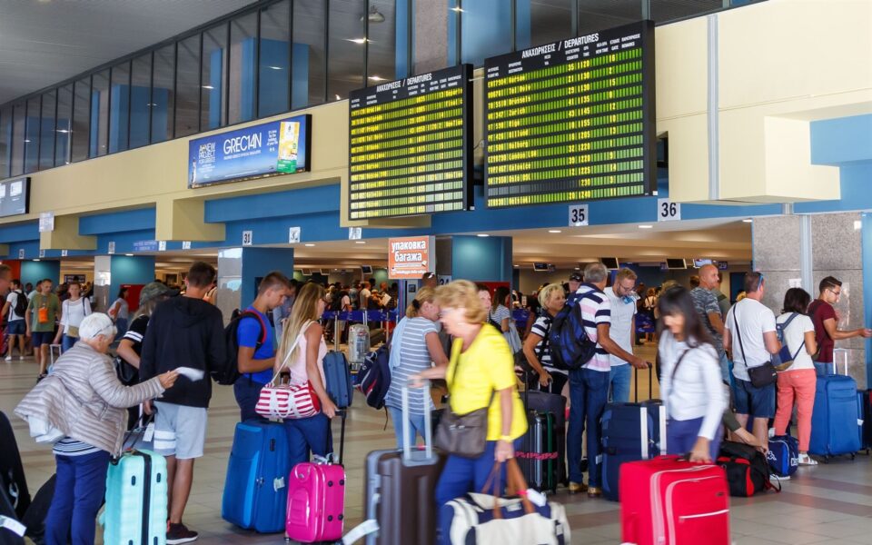 Passenger traffic at Greek airports hits new highs in 2023