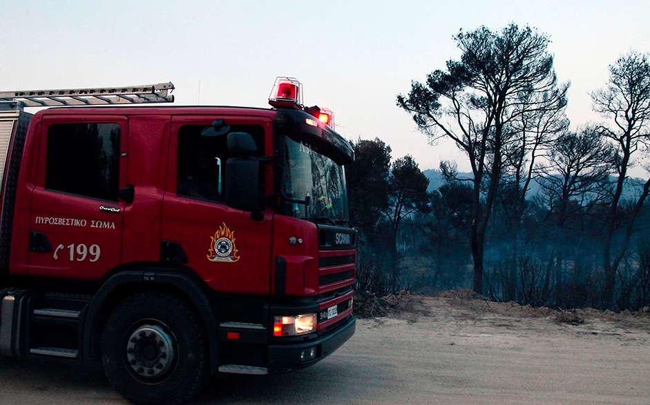 Wildfire breaks out in Zakynthos island, threatens homes