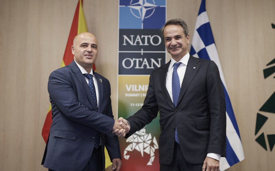 Mitsotakis meets North Macedonia counterpart on sidelines of NATO summit