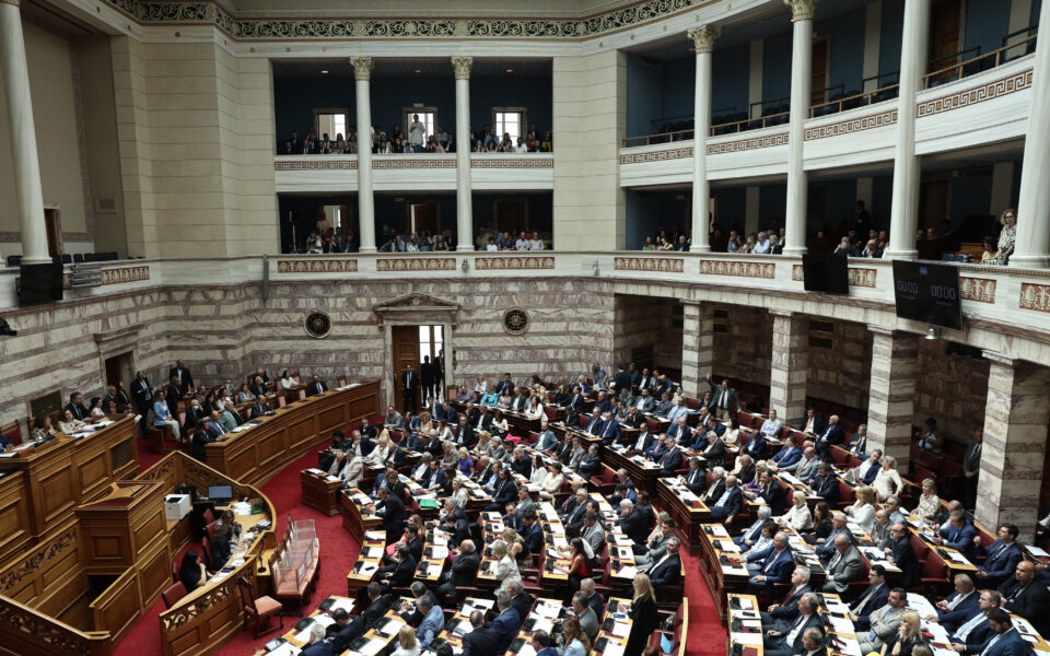 SYRIZA says new Parliament head agreed to resolve seating debacle