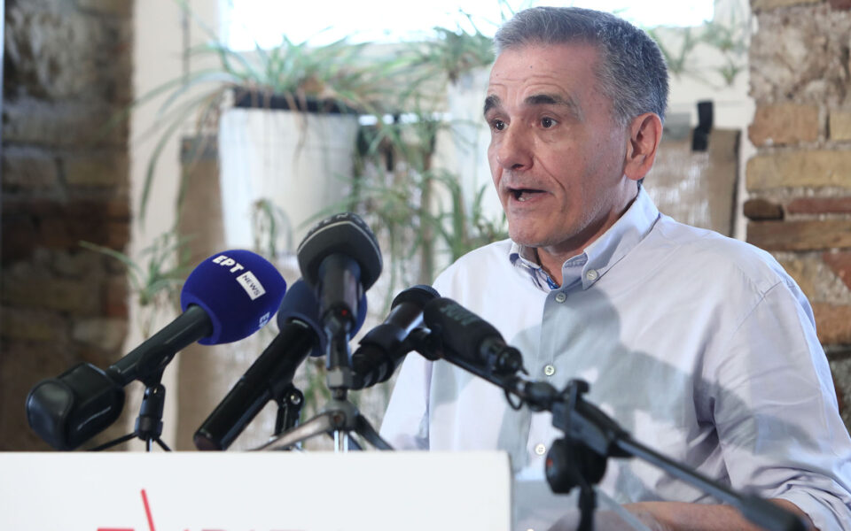 Euclid Tsakalotos announces candidacy for SYRIZA leadership, advocates for an inclusive Left