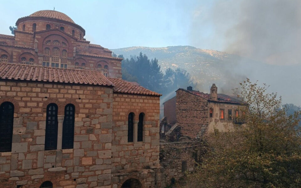 Fires reach UNESCO World Heritage monastery