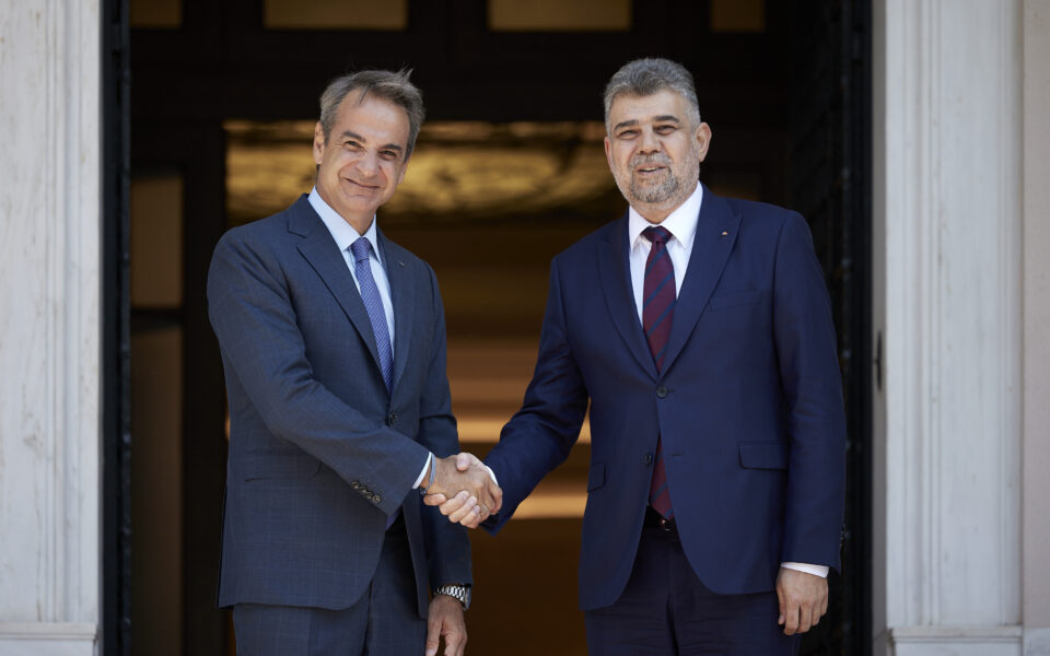 PM receives Romanian counterpart at the Maximos Mansion