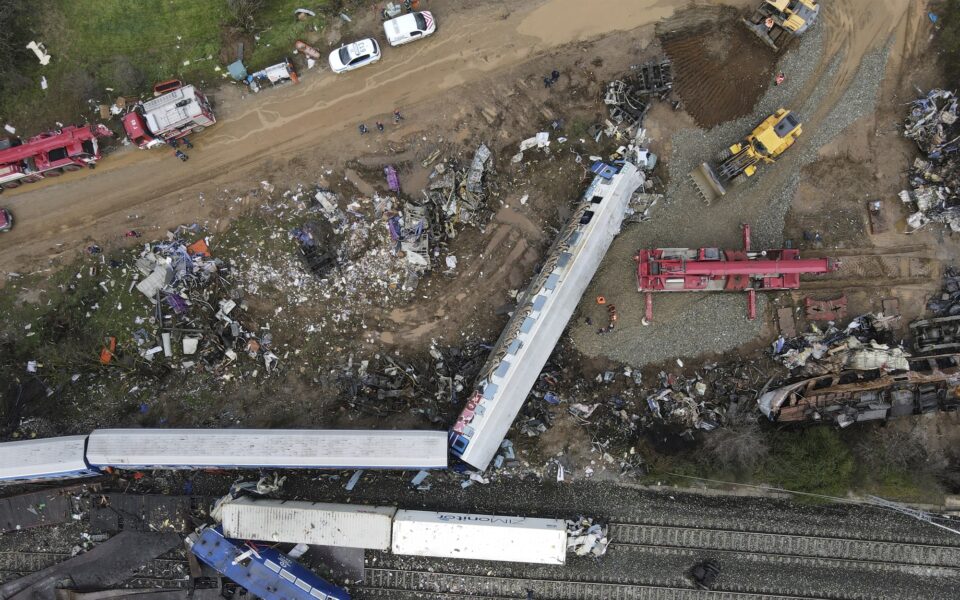 Tempe tragedy: ND points to railway regulations, SYRIZA blames former leadership