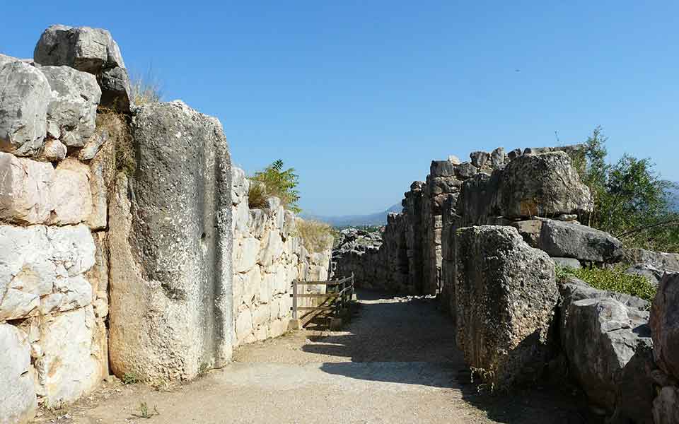 built-by-giants-an-archaeological-guide-to-tiryns3