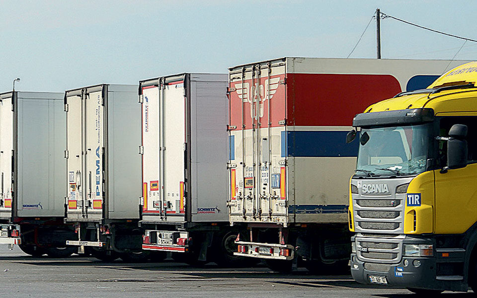 Trucks to be monitored in real time via satellite in Greece