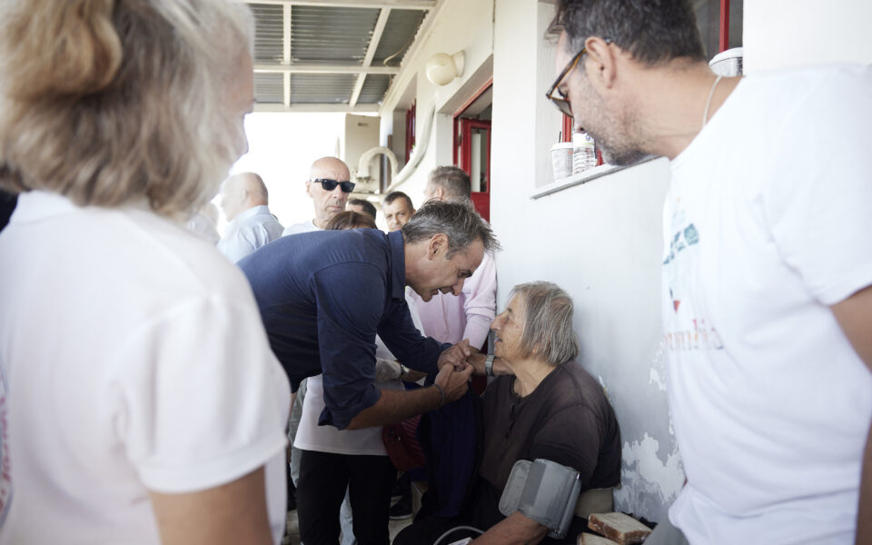 PM pledges support for storm-damaged areas in central Greece
