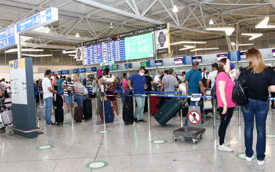 Athens Airport reports 20% rise in passengers in March